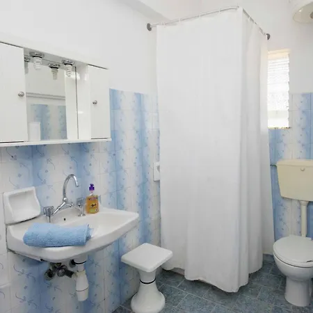 Alexandra On The 4* Litheres